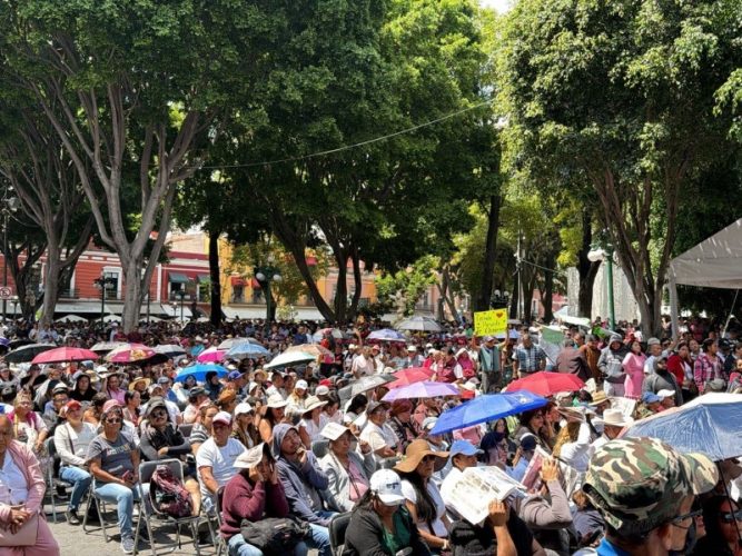 Zócalo de Puebla se llena de simpatizantes en apoyo a Claudia Sheinbaum en segundo aniversario de su triunfo electoral
