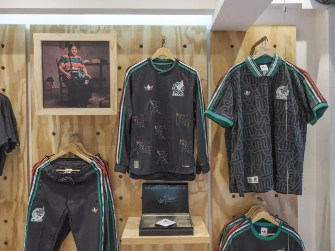 No hubo explotación en la elaboración de las camisetas de la selección mexicana, aseguran artesanas de Naupan