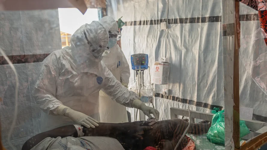 Francia confirma primer caso de ébola en trabajador humanitario proveniente de República Democrática del Congo