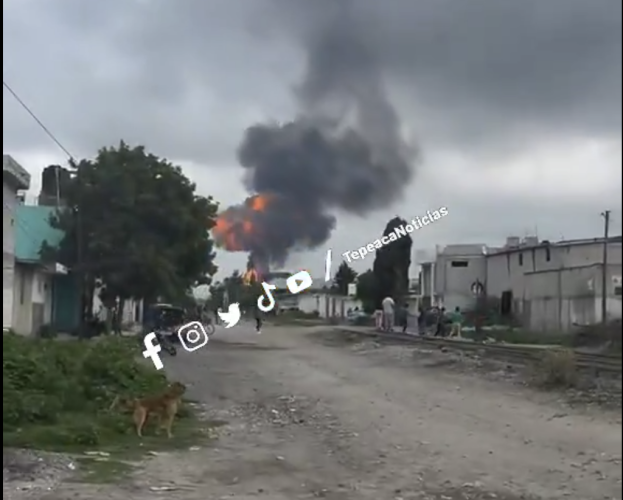 Explosión de pipa moviliza a cuerpos de emergencia en Tepeaca