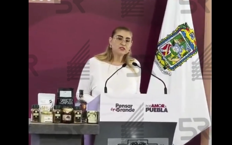 Fiscalía corrige versiones sobre vehículo incendiado y narcomanta en Periférico Ecológico de Puebla