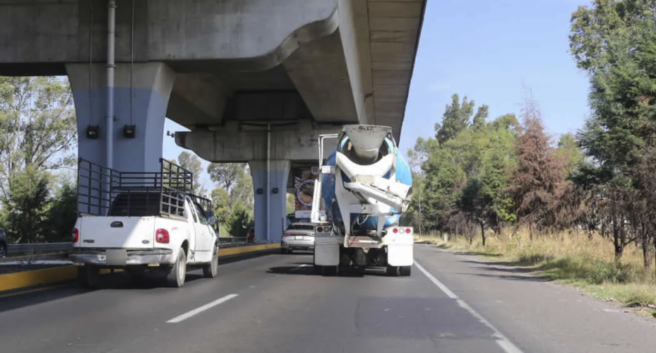 Cierres parciales en la autopista México-Puebla por trabajos de pavimentación cerca de Volkswagen