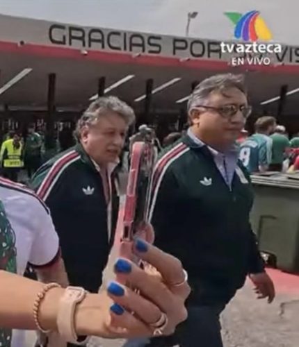 Líder del SNTE 51 de Puebla asistió a la inauguración del Mundial; cuestionan costo de boletos