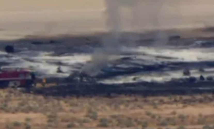Avión militar B-52 se estrella tras despegar en una base militar en California
