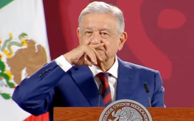 PAN presenta denuncia ante la Corte Penal Internacional contra AMLO; Sheinbaum responde con críticas