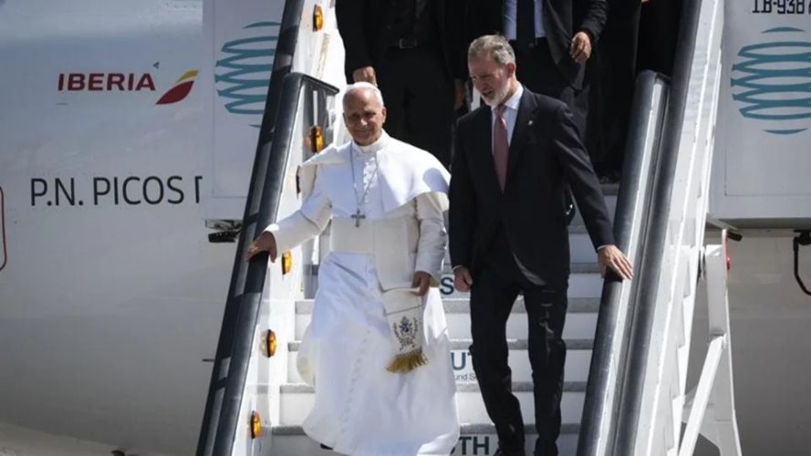 Falla técnica en avión retrasa regreso del Papa León XIV desde España
