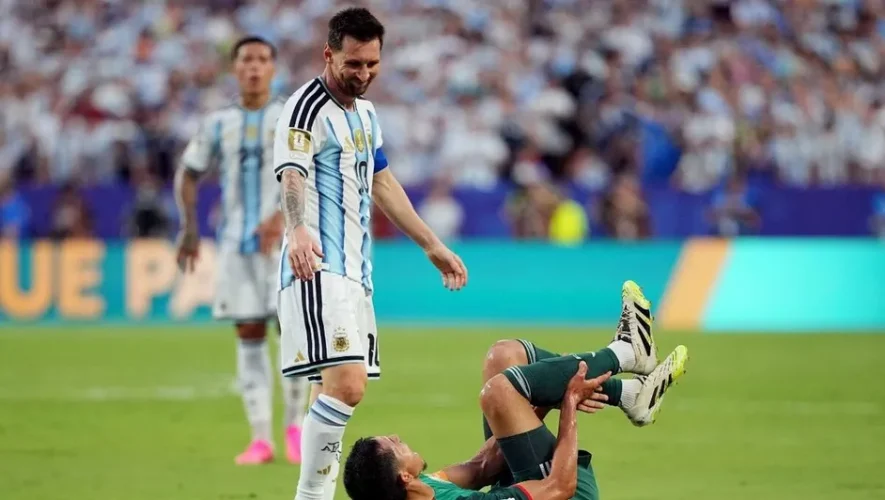 La entrada polémica de Messi en Argentina vs. Argelia que no derivó en expulsión