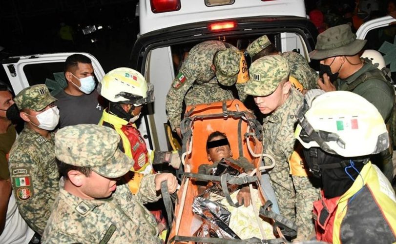 Ejército mexicano rescata a dos personas con vida tras sismos en Venezuela