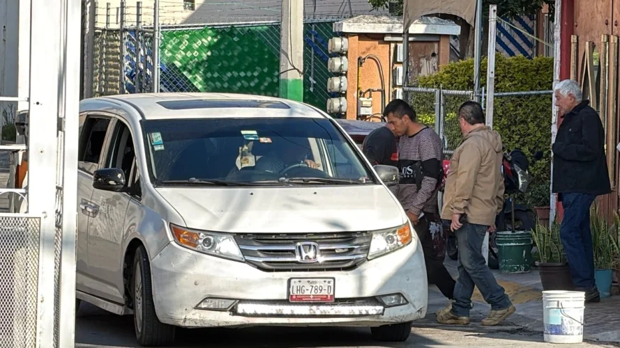Hombre que mantuvo como rehenes a seis familiares en Tecámac se entrega tras más de 24 horas