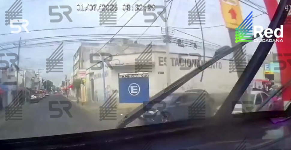 Choque en cruce de la 3 Sur y 29 Poniente deja tres lesionados, entre ellos una mujer embarazada