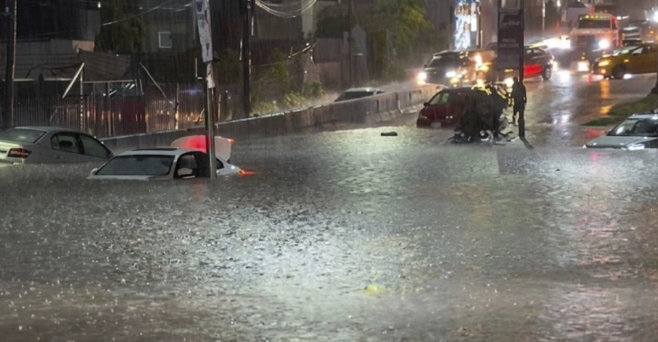 Lluvias provocan inundaciones y caos vial en Puebla