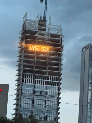 Edificio Valda en Puebla se une al ambiente mundialista con mensaje de apoyo a la Selección Mexicana