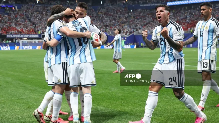 Argentina logra histórica remontada contra Egipto y avanza a cuartos de final