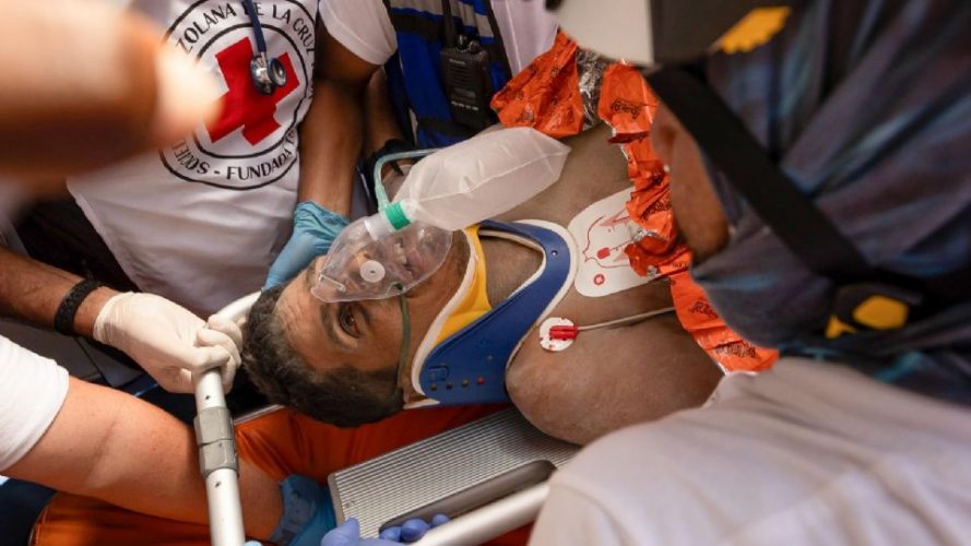 Venezolano sobrevive ocho días bajo escombros tras terremoto en La Guaira